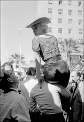 Marilyn perches on Don Murray’s shoulder in downtown Phoenix.jpg