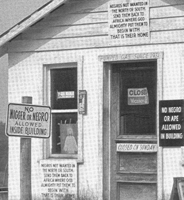 No se admiten negros ni monos en el edificio.jpg