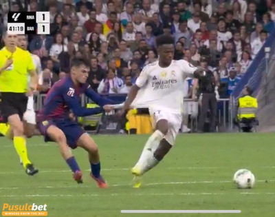 Vinicius y Pedri.jpg