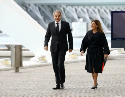 Zapatero en el funeral.jpg