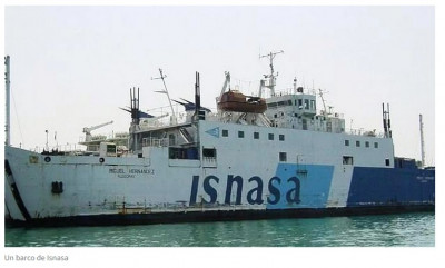 Isnasa Isleña de Navegación y el Miguel Hernández.jpg