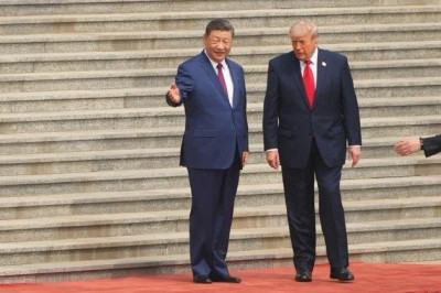 Xi, que mide 178 cm, parezca más alto que Trump, que mide 190.jpg