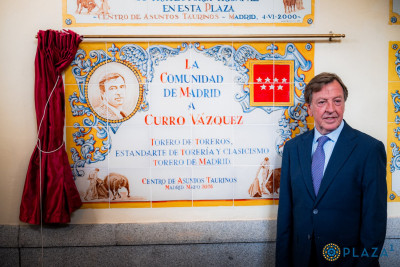 Curro Vázquez el azulejo descubierto el 15 de mayo.jpg
