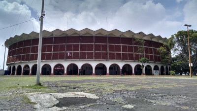 Plaza de Toros El Centenario en Tlaquepaque.jpg