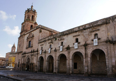 Antiguo convento franciscano, hoy Casa de las Artesanías, Morelia.jpg