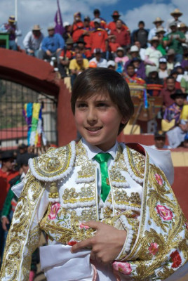 Andrés Roca Rey novillero en traje de luces.jpg
