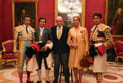 Juan Carlos I La Infante y los toreros Morante, Roca Rey y de Miranda.jpg