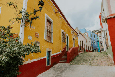 Callejon Casas coloridas.jpg