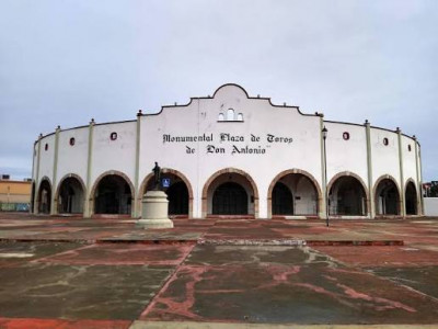 Plaza de Toros Don Antonio en Tepic.jpg
