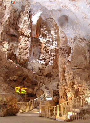 Grutas de García en Nuevo Léon.jpg