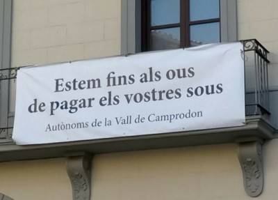 pancarta hasta los huevos de pagar vuestros sueldos.jpg