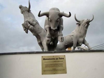 Renato Costa e Silva Monumento al toro bravo en Isla Terceira 2.jpg
