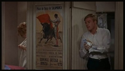 Robert Redford 2 Jane Fonda y Robert Redford Descalzos por el parque Cartel de toros en la película.jpg