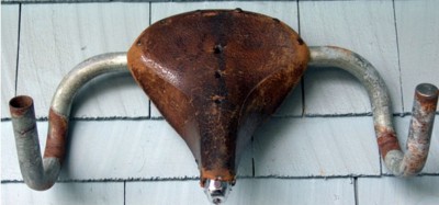 Picasso cabeza de toro y piezas de bicicleta grande.jpg