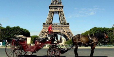 Paris sigue los paseos en coche tirado por caballos.JPG