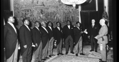 1958 procuradores franquistas negros franco.jpg