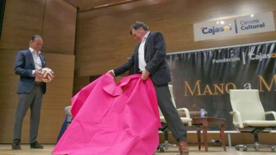 Jose Antonio Camacho toreo de capa.jpg