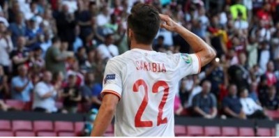 Sarabia futbolista español saludo militar al gol.jpg