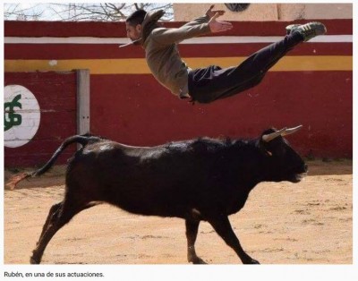 Ruben Quintanar recortador bous al carrer Valencia.JPG