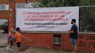 Conversaciones idioma patio colegios cataluña separatistas.jpg