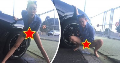 Miely Ciru  Peeing In A Public Place In The Full Day mea en la calle mear famoso famosa.jpg