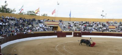 Publi Fernando Robleño y panorámica de la plaza en San Agustín de Guadalix.jpg
