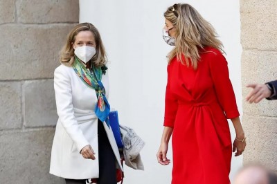 Titula la foto Pelea en el barro por el sillón de Sánchez.jpg