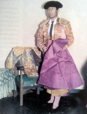 Gento vestido de luces.jpg