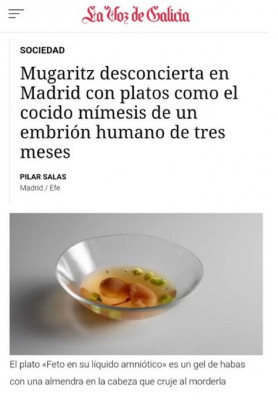 Feto en su líquido amniótico Munaritz.jpg