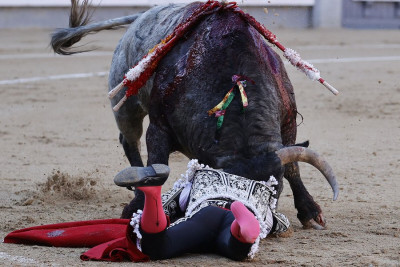 Emilio de Justo encerrona cogida foto el mundo.jpg