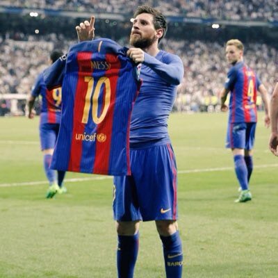 Messi exhibe la camiseta en el Bernabéu.jpg