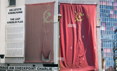 URSS bandera berlin check point charly.jpg