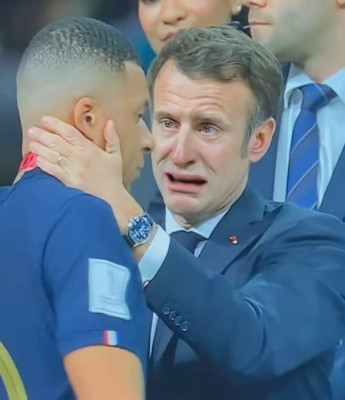 Macron Mbappé.jpg