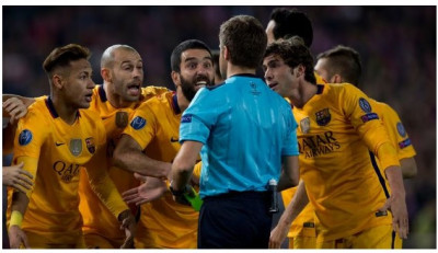Barcelona acoso jugadores árbitro.jpg