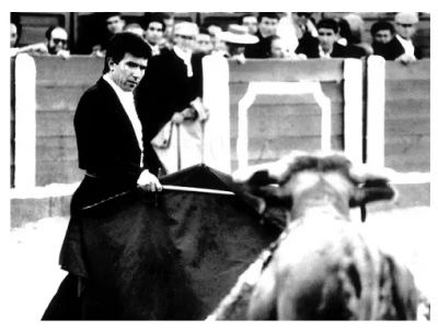 2 Abr Juan Gómez Juanito torea.png