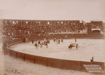 19 abril Plaza de toros de la Unión Montevideo Uruguay.jpg