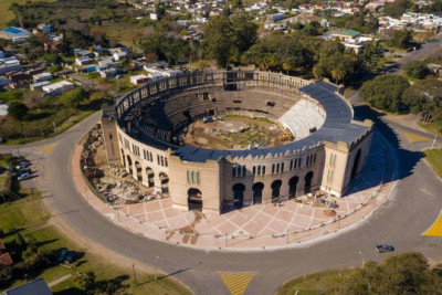 19 abr  Plaza de Toros Real de San Carlos en la ciudad de Colonia, en Uruguay.jpg