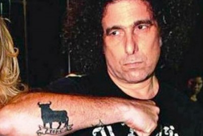 Andres Calamaro y el toro tatuado.jpg