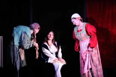Alcalá de Henares con las mujeres que inspiraron a Cervantes.png