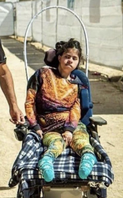 Ruth Peretz 17 años.jpeg