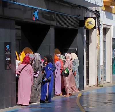 Mujeres musulmanas cajeros.jpeg