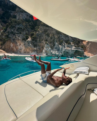 Nico Williams toma el sol.jpeg