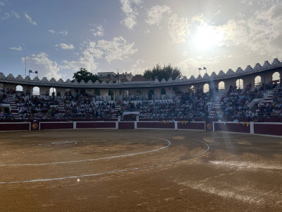 Ondara público plaza llena.jpg