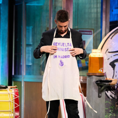 TVE Broncano La Revuelta y un delantal para las mujeres el 8M.jpg