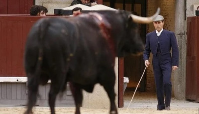 Florito retira un toro.jpg