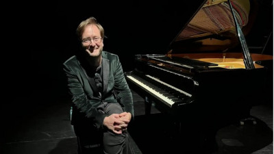 Manuel López Pianista de la mano izquierda.jpg