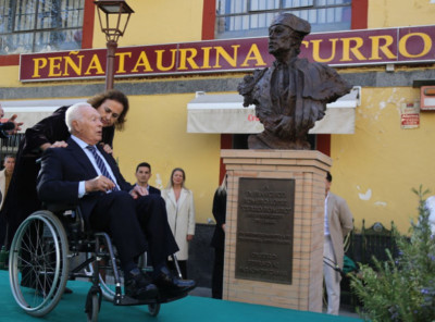 Curro Romero Busto en Camas Sevilla.jpg