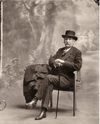Retrato de Galdós. Antonio Calvache. 1915.jpg