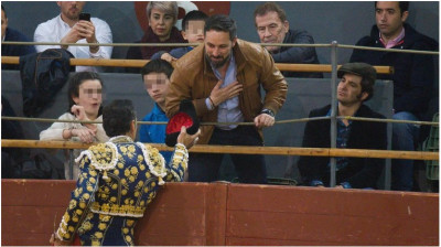 Abascal en los toros.jpg
