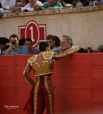 Brindis de Paco Ureña al maestro Pepe Luis Vázquez.jpg